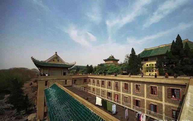 武汉大学的占地面积是多少