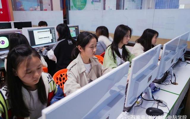 学什么技术挣两三万