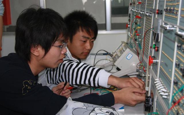 文科电子信息工程专业学什么内容