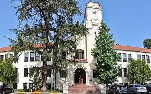 查普曼大学创立的故事电影