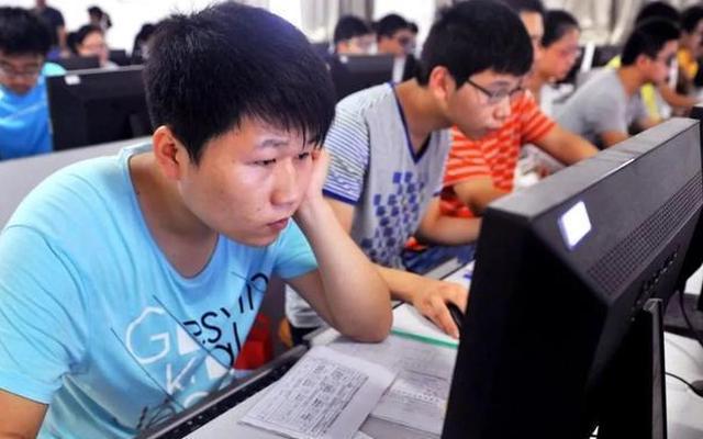 考不上本科是不是很笨