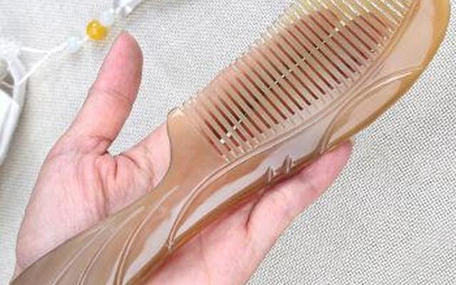 用哪种梳子梳头对头皮更好呢
