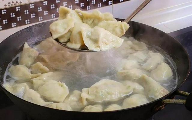 煮水饺冷水下锅还是热水下锅