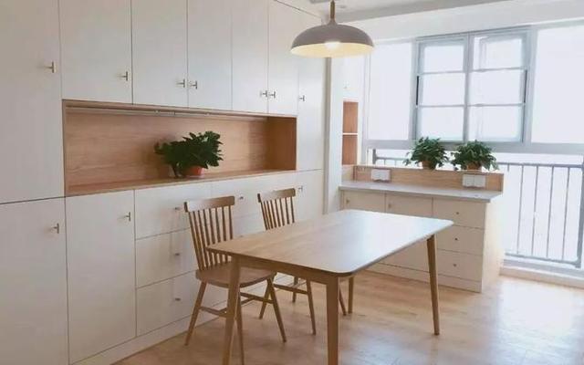 餐边柜与餐桌的长度比是多少