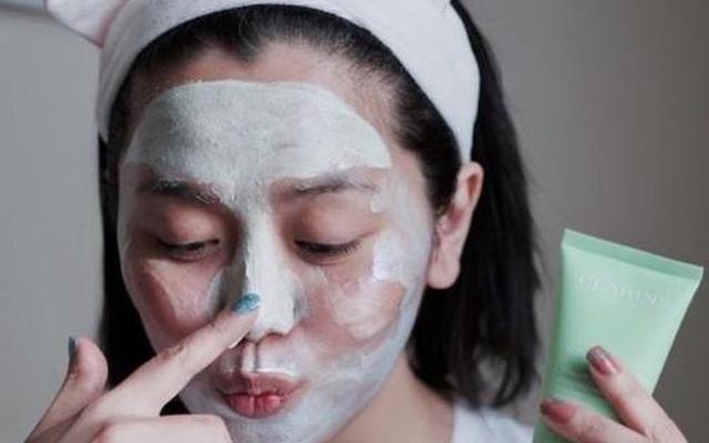 为什么化妆品会搓泥