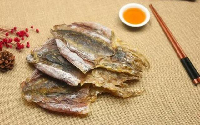 墨鱼干用热水还是冷水泡,目鱼焯水用冷水还是热水