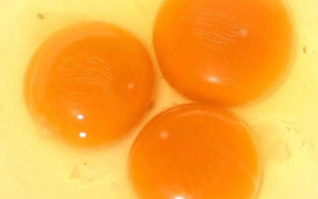 土鸡蛋蛋黄什么颜色最好