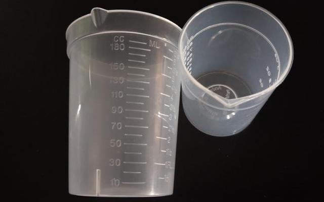 塑料杯不能装开水吗