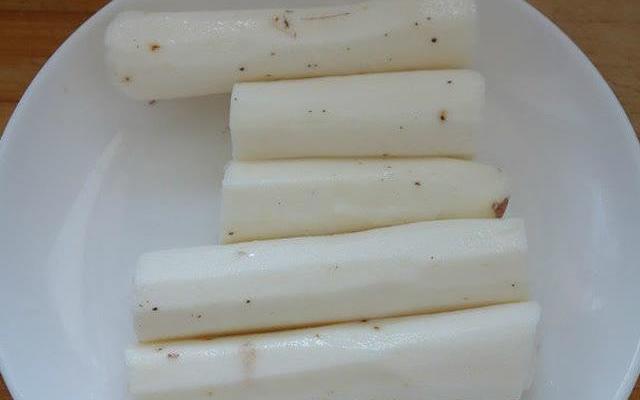 山药一削皮就变色是怎么回事