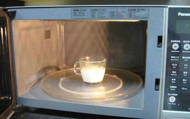 微波炉用铁盘子加热有什么后果(微波炉用什么盘子烤东西)