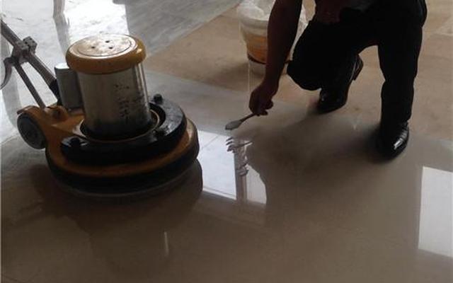 瓷砖不干净总是模糊的