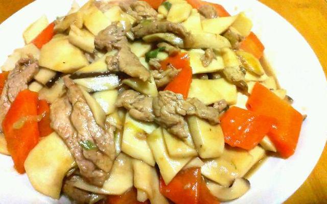 杏鲍菇炒鸡腿肉的做法