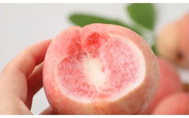 桃子变软变黑了无异味能吃吗