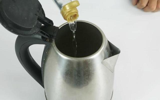 白醋怎么去除水壶里的水垢