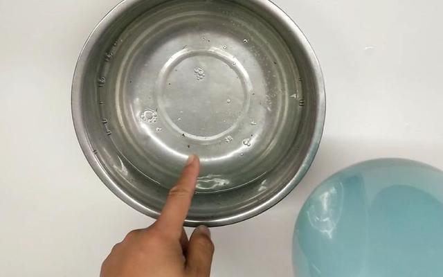 如何用白醋去除电水壶里的水垢