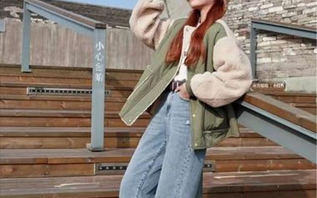 高腰牛仔阔腿裤搭配什么上衣