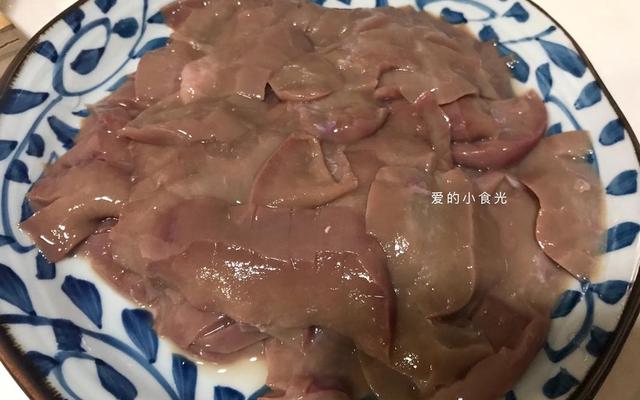 猪腰子没洗干净吃了会咋样(猪腰没洗干净吃完会怎样)