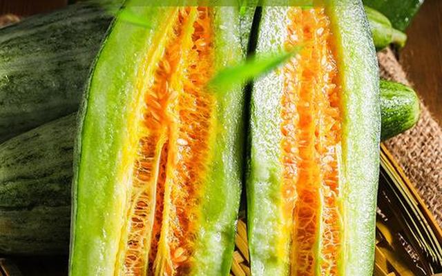 羊角蜜甜瓜挑选方法(挑羊角甜瓜最简单方法)