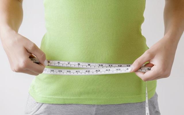 女性腰围在哪个位置图