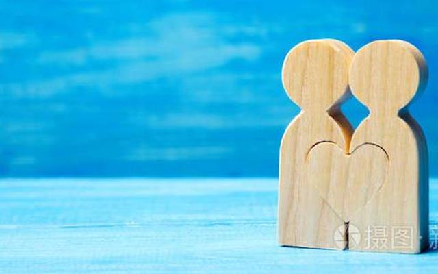 一个人有两个情人是什么心理(一个男人有好几个情人算什么)