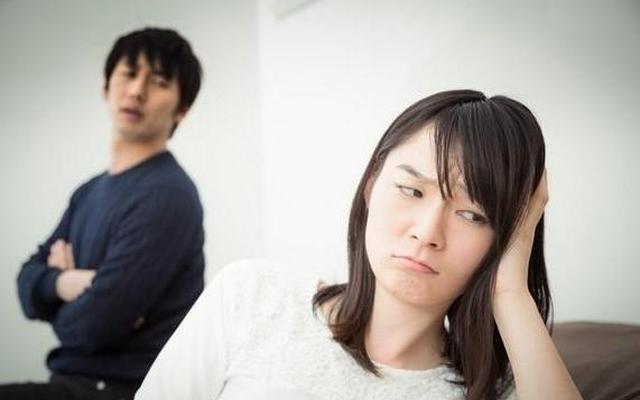 夫妻之间吵架后冷战应该怎么办呀