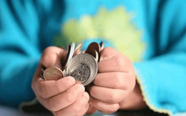 女孩子偷钱屡教不改怎么办