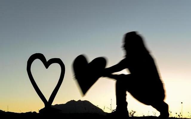 情人之间靠什么维持感情