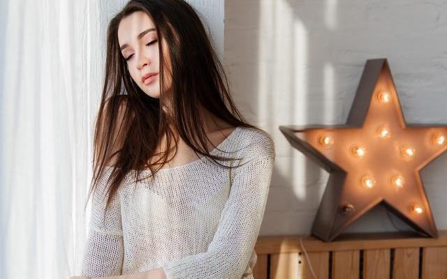 女人在外出轨了回家会什么表现