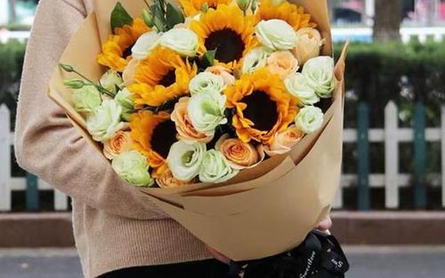 没确定关系第一次约会送什么花