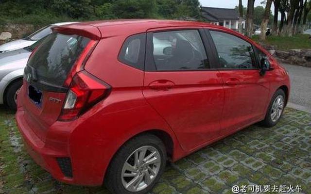 本田女士开的小型车自动挡