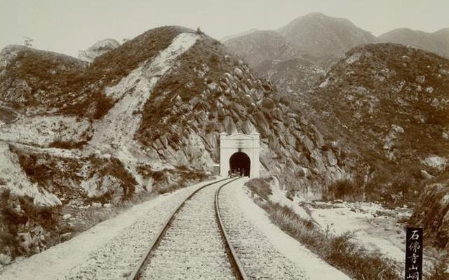 中国第一条铁路诞生于哪一年