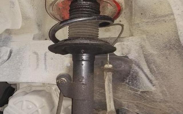 前轮减震器漏油不换的话有什么危险