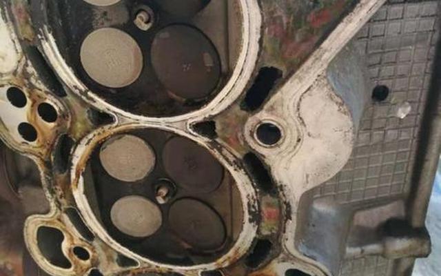 发动机一加速就哒哒响