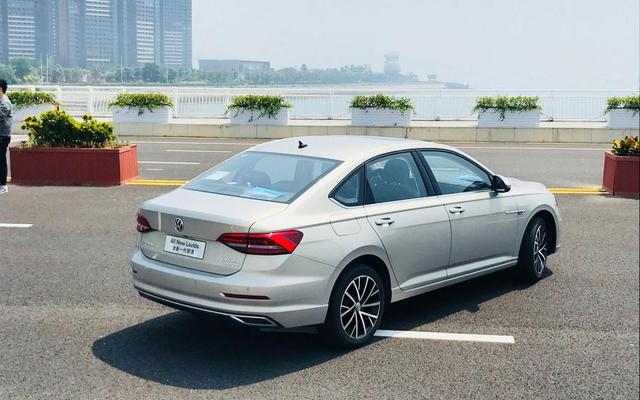 宝来和朗逸哪个口碑好