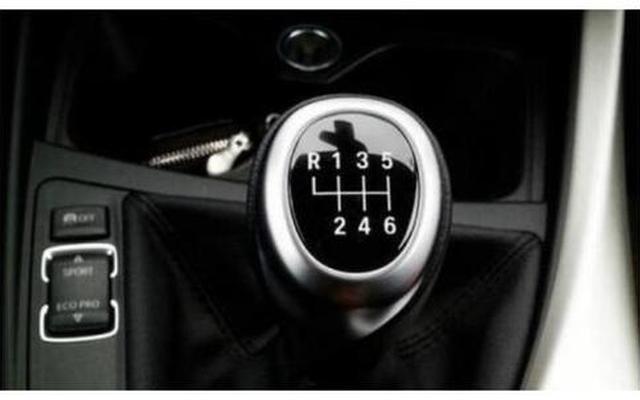 手动挡准备停车挂几档合适