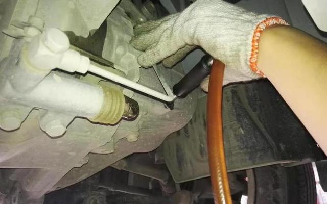 手动挡换变速箱油多久换一次