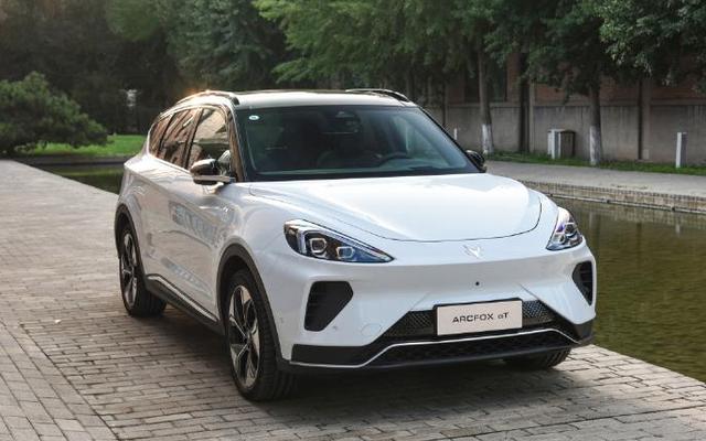 极狐汽车是谁的(极狐纯电动汽车是哪个品牌)