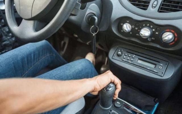 汽车原地不熄火20分钟