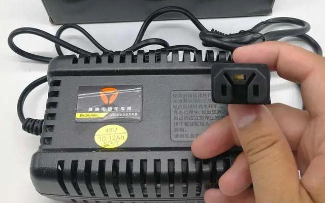 电瓶车充电先插哪头正确视频