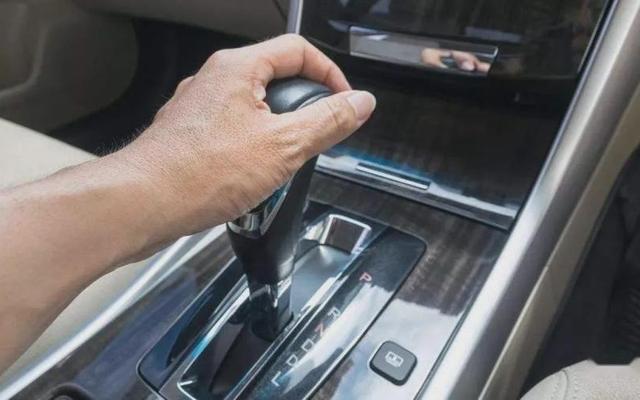 自动挡车空挡滑行伤车吗