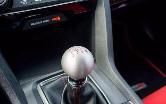 自动挡车空挡滑行伤车吗