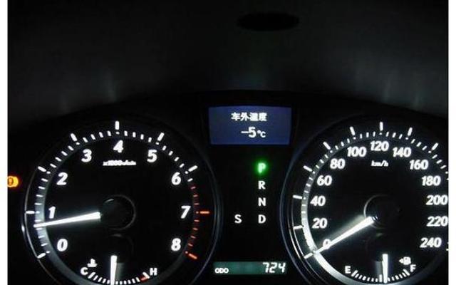 怠速开空调一小时耗油量