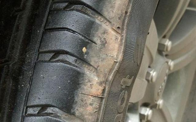 轮胎侧面鼓包了还能开吗