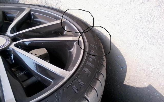 轮胎鼓包的图片