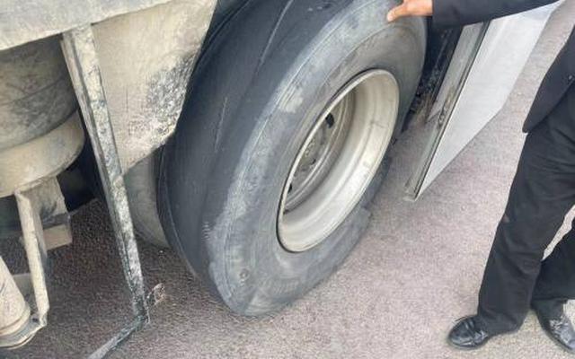 以下避免爆胎的做法错误的事