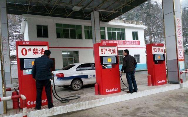 私人加油站的油毁车吗