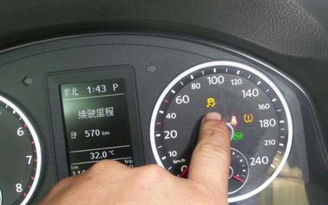 防滑灯亮了影响正常行驶吗