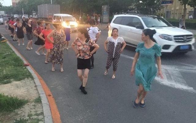 什么叫马路三大妈