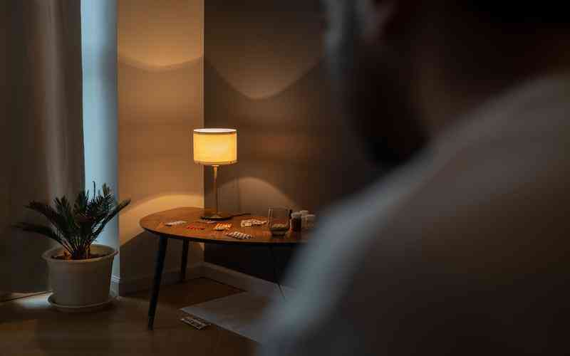 如何在微信群聊中设置禁言权限