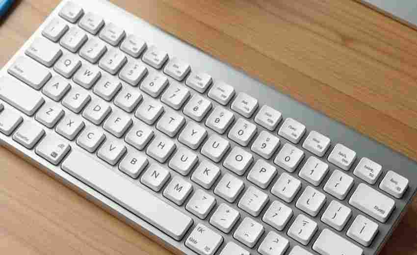 如何通过系统设置调整微信键盘的字体大小